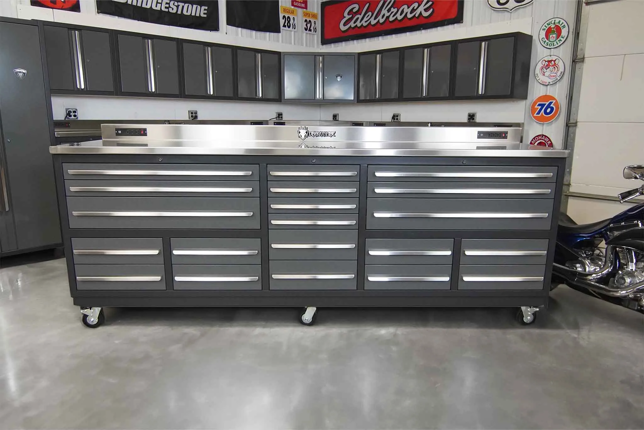 Dragonfire 20 Drawer Pro Series 9FT Workbench with Swappable Drawers
