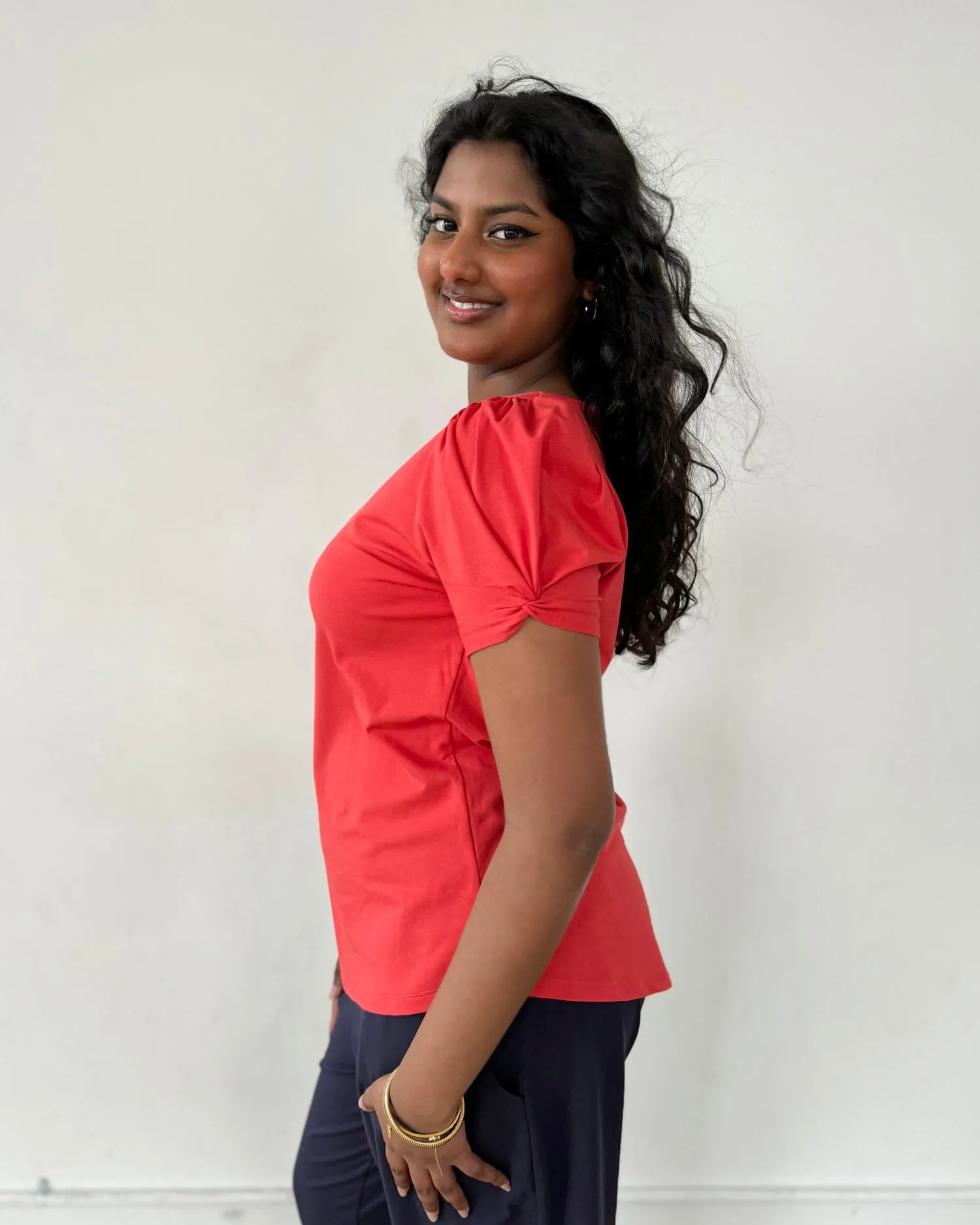 LEONA tee in Coral Red