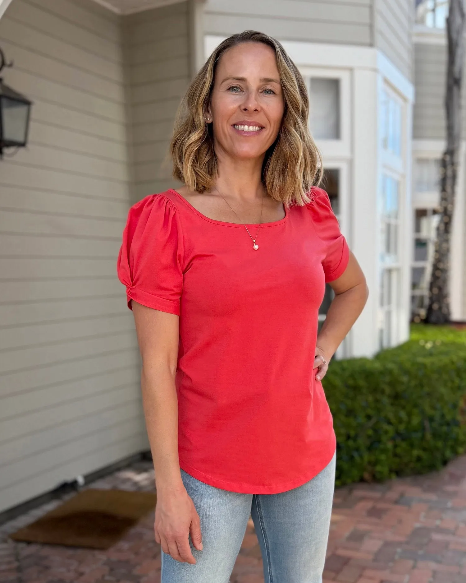 LEONA tee in Coral Red