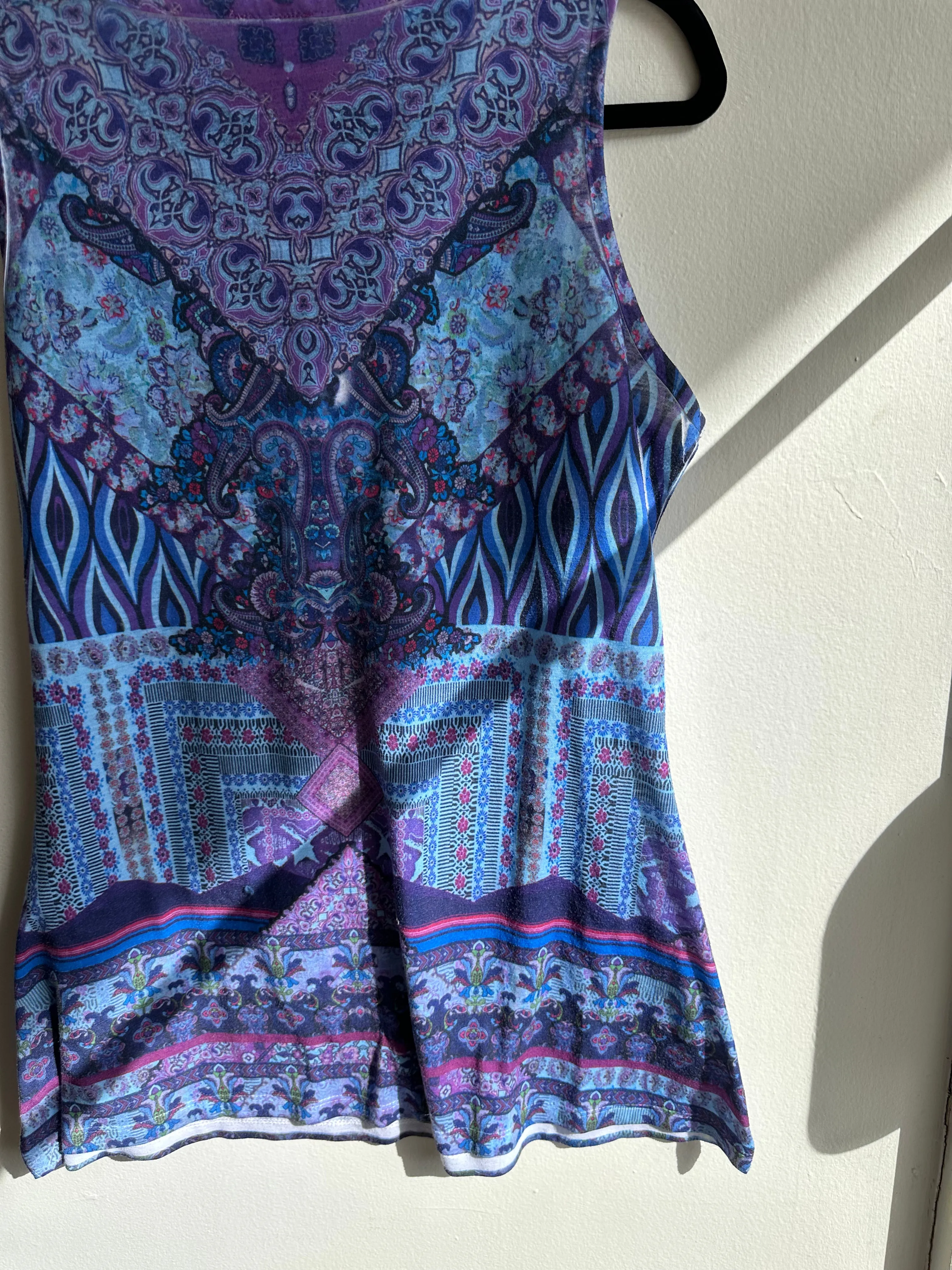 Vintage Y2K Blue Eclectic Patterned Tank Top | Size Medium
